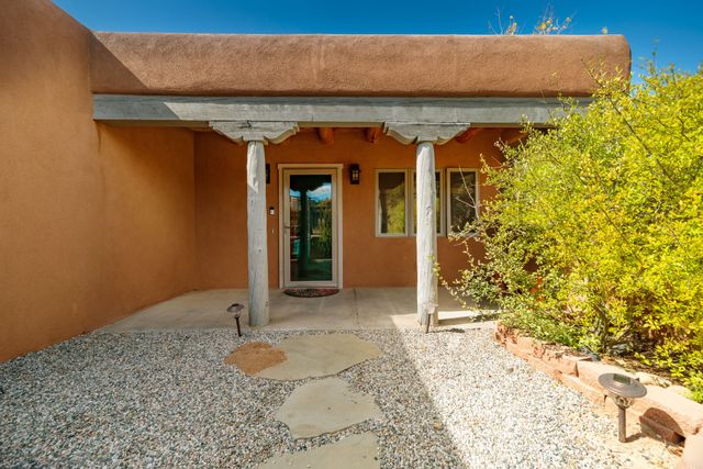 115 Jornada Loop, Santa Fe, NM 87508