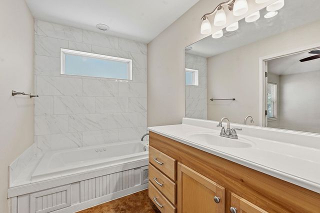 1105 Delmar ST, San Marcos, TX 78666
