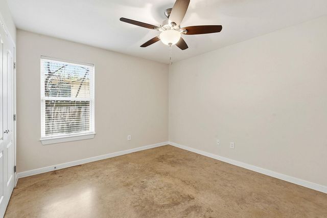 1105 Delmar ST, San Marcos, TX 78666