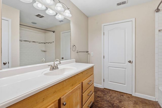 1105 Delmar ST, San Marcos, TX 78666