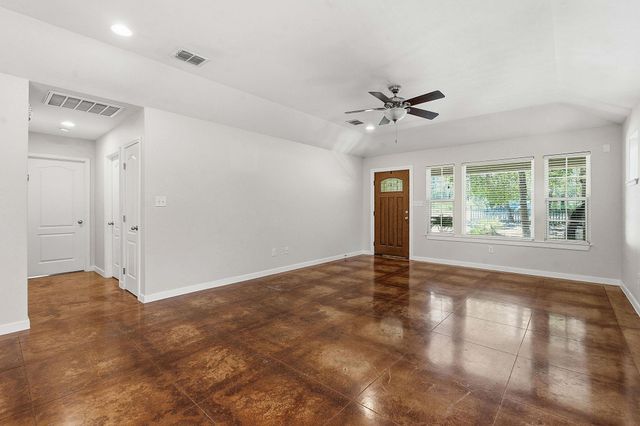 1105 Delmar ST, San Marcos, TX 78666