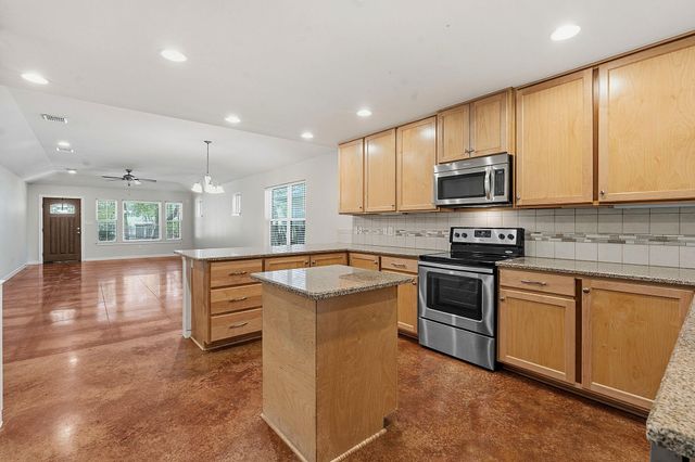 1105 Delmar ST, San Marcos, TX 78666