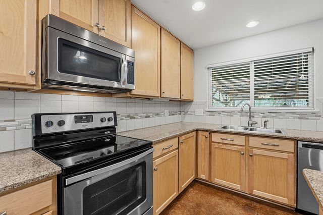 1105 Delmar ST, San Marcos, TX 78666