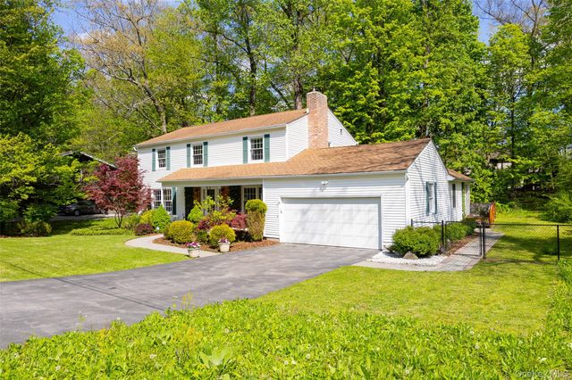 7 Carnelli Court, Poughkeepsie, NY 12603