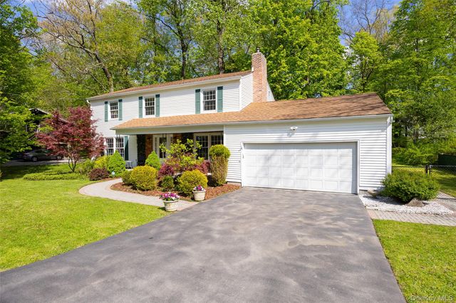 7 Carnelli Court, Poughkeepsie, NY 12603