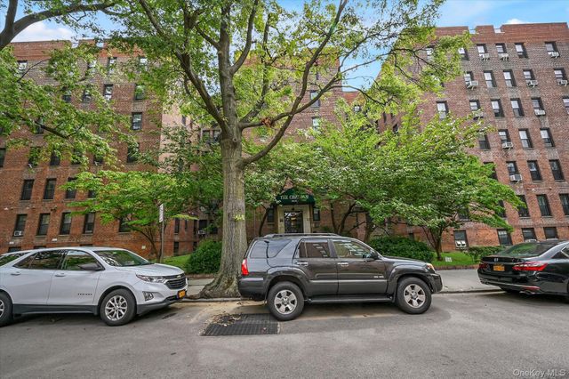 140-18 Burden Crescent 411, Briarwood, NY 11435