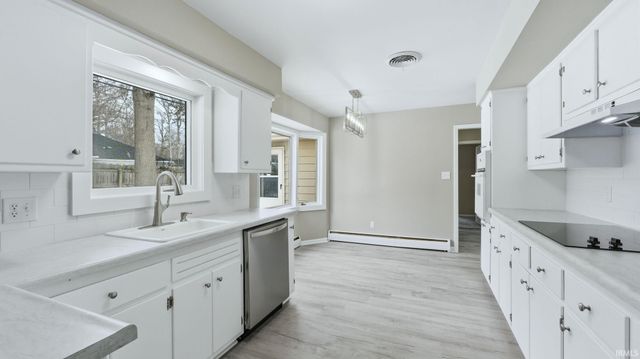 2927 Woodstock Court, Fort Wayne, IN 46815