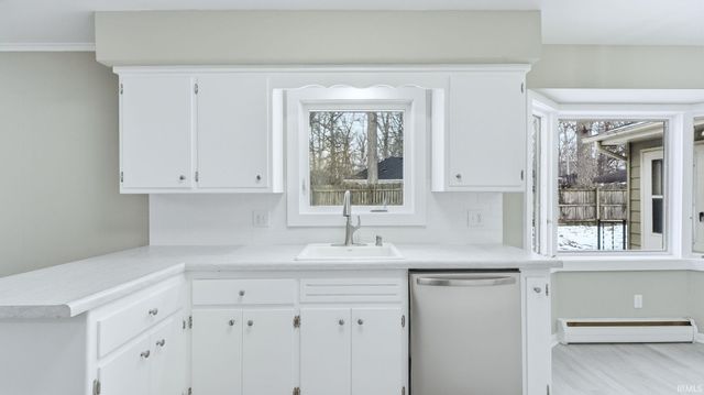 2927 Woodstock Court, Fort Wayne, IN 46815