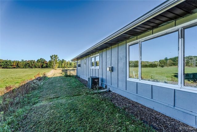 5427 Mapleton Road, Pendleton, NY 14094