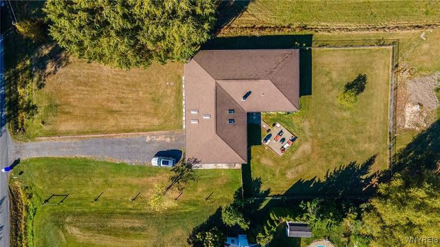 5427 Mapleton Road, Pendleton, NY 14094