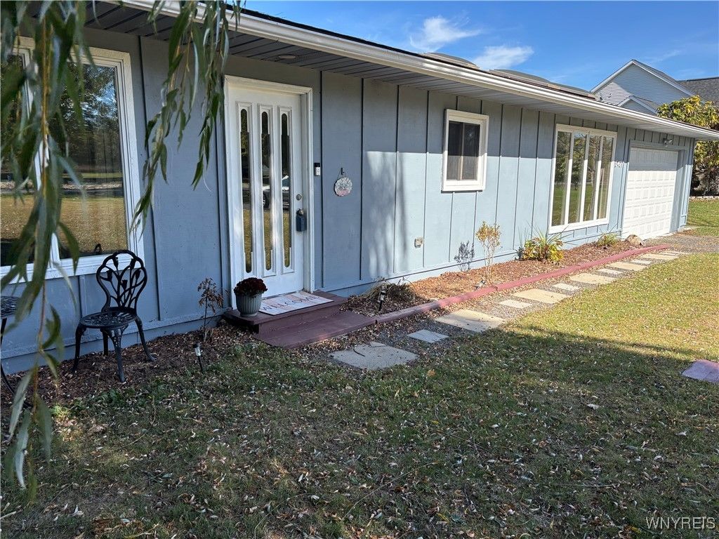 5427 Mapleton Road, Pendleton, NY 14094