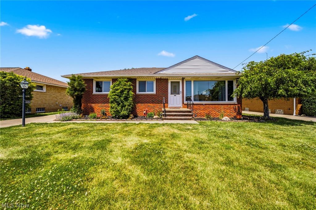 3308 Somia Drive, Parma, OH 44134