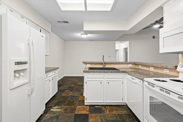 361 Fantail LOOP B, Austin, TX 78734