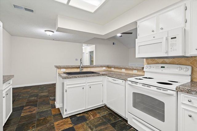 361 Fantail LOOP B, Austin, TX 78734