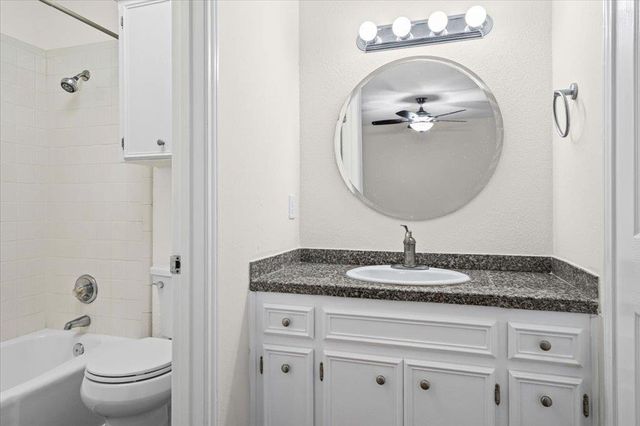 361 Fantail LOOP B, Austin, TX 78734