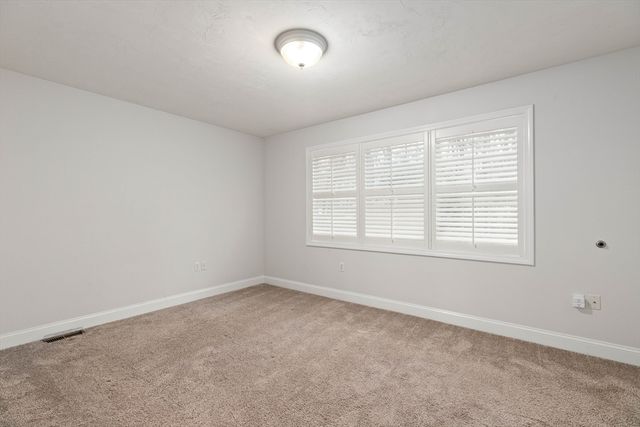 12 Whispering Pine Cir 12, Worcester, MA 01606