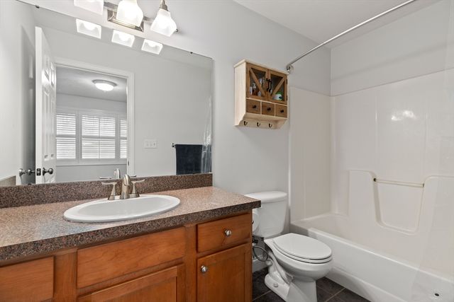 12 Whispering Pine Cir 12, Worcester, MA 01606