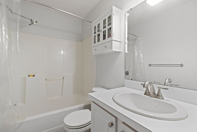 12 Whispering Pine Cir 12, Worcester, MA 01606