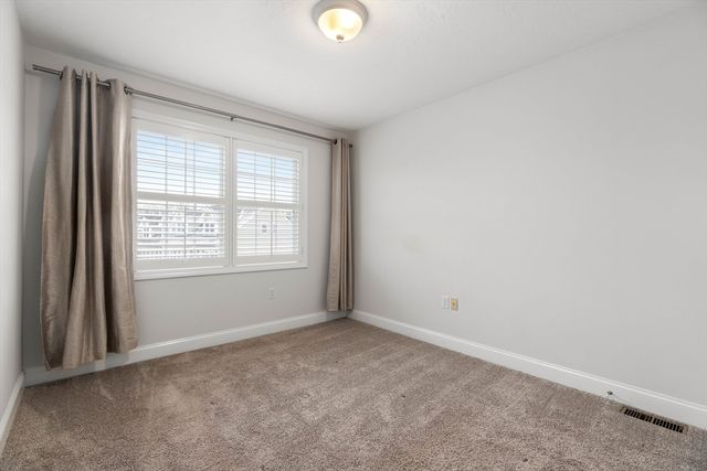 12 Whispering Pine Cir 12, Worcester, MA 01606