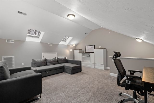 12 Whispering Pine Cir 12, Worcester, MA 01606