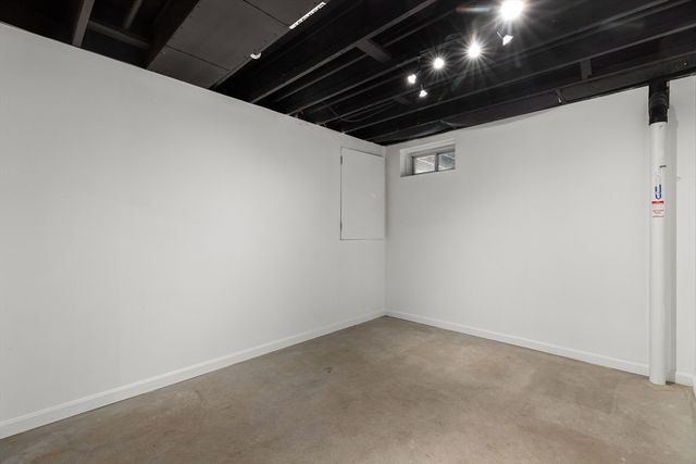 12 Whispering Pine Cir 12, Worcester, MA 01606