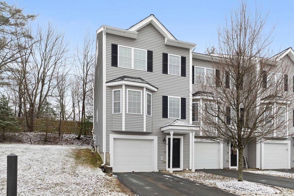 12 Whispering Pine Cir 12, Worcester, MA 01606