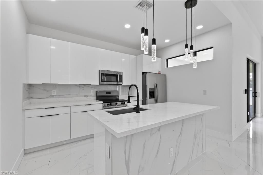 Image 10 of property listing at 1312 NE 5TH AVE, Cape Coral, FL 33909