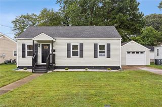 6 Cherry Acres DR, Hampton, VA 23669