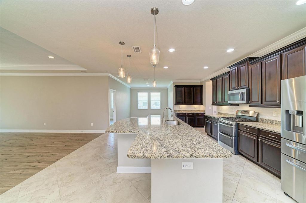 Image 22 of property listing at 12821 BALSAM TERRACE, Bradenton, FL 34212