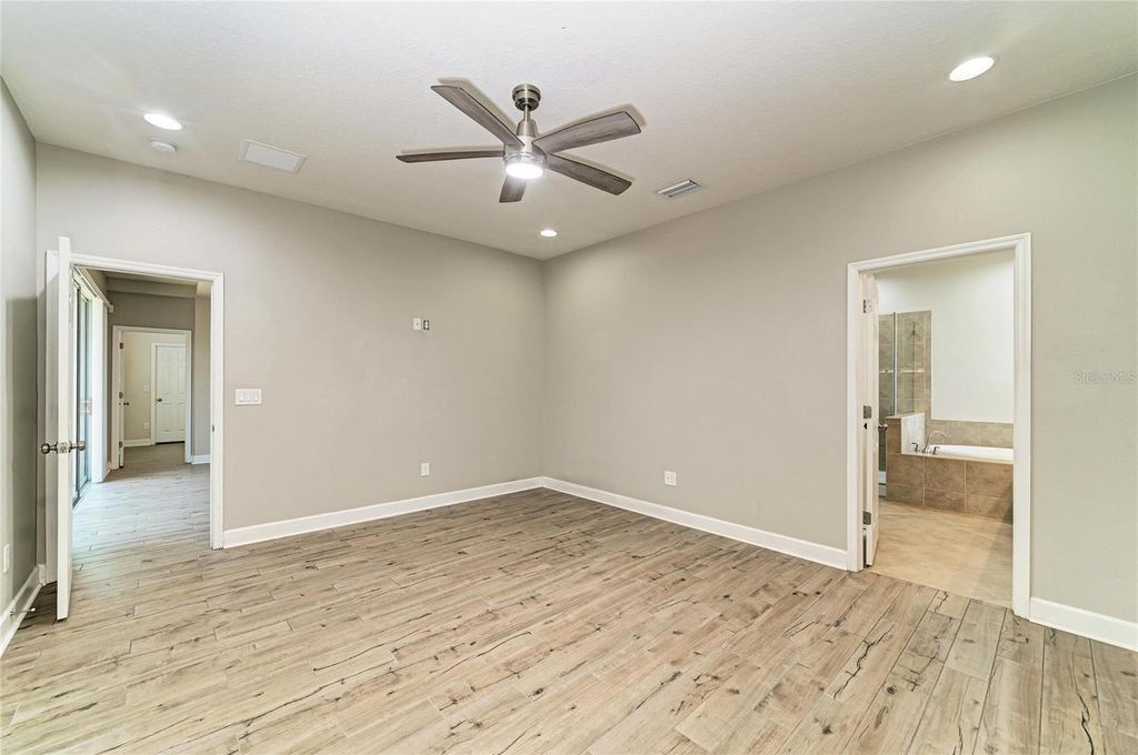 Image 31 of property listing at 12821 BALSAM TERRACE, Bradenton, FL 34212