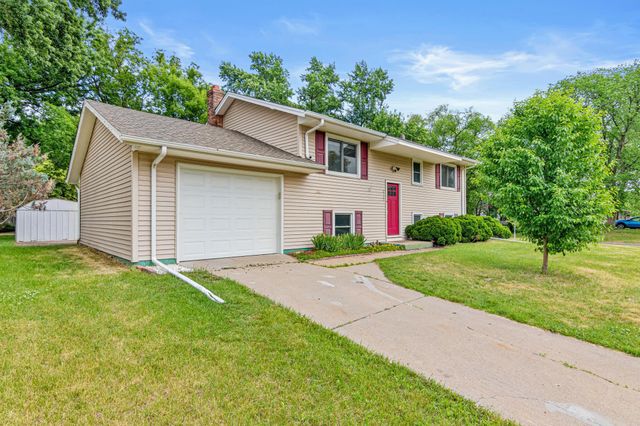 2533 103rd Avenue NW, Coon Rapids, MN 55433