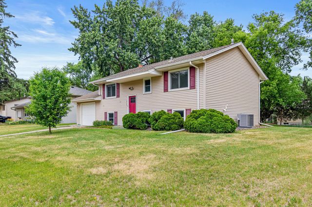 2533 103rd Avenue NW, Coon Rapids, MN 55433