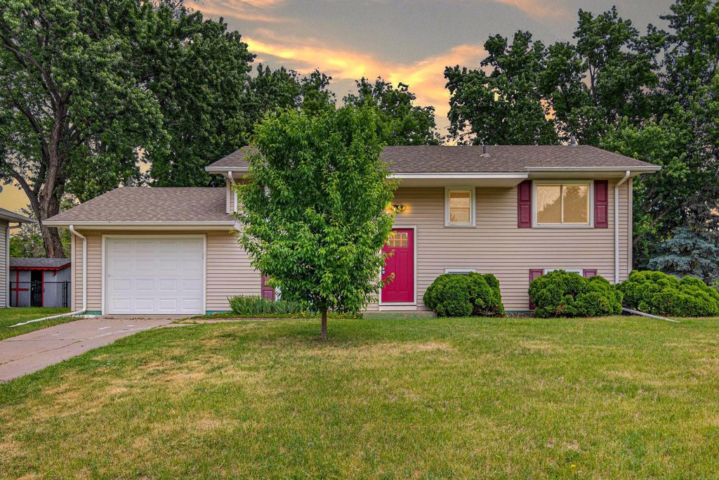 2533 103rd Avenue NW, Coon Rapids, MN 55433