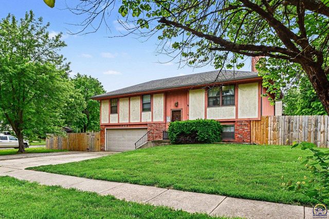3201 SW 35th TER, Topeka, KS 66614