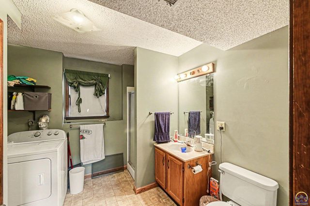 3201 SW 35th TER, Topeka, KS 66614