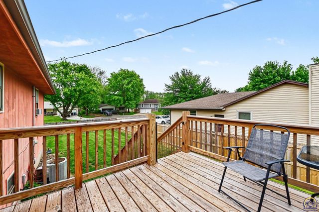 3201 SW 35th TER, Topeka, KS 66614