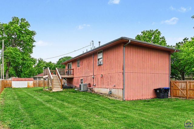 3201 SW 35th TER, Topeka, KS 66614