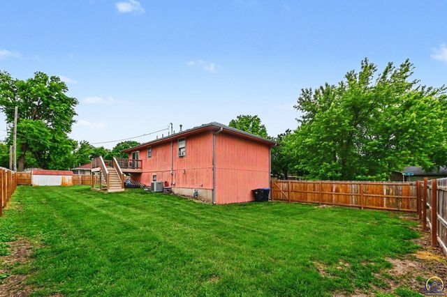 3201 SW 35th TER, Topeka, KS 66614