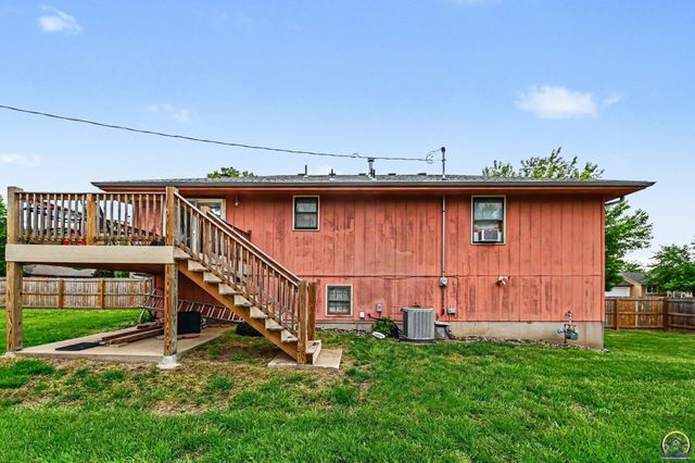 3201 SW 35th TER, Topeka, KS 66614