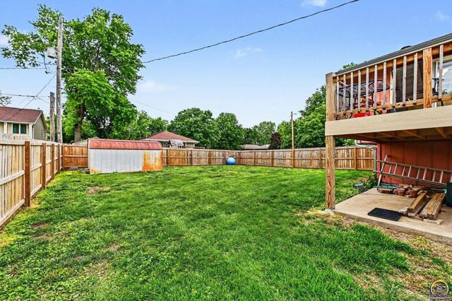 3201 SW 35th TER, Topeka, KS 66614