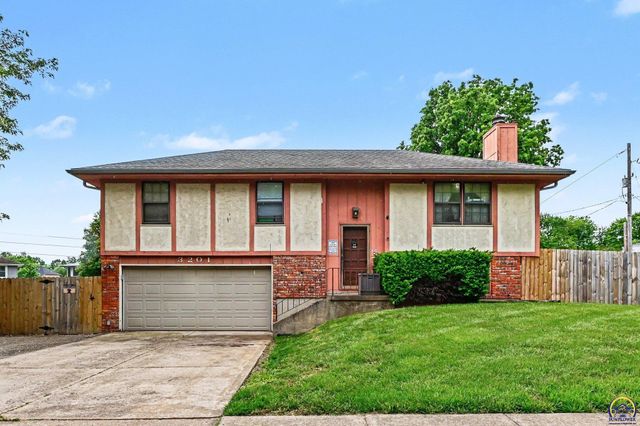 3201 SW 35th TER, Topeka, KS 66614