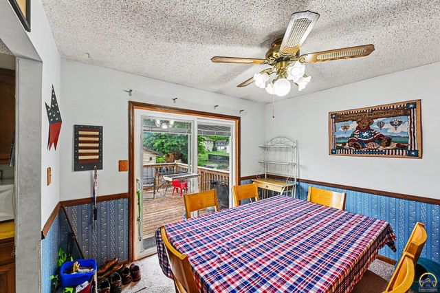 3201 SW 35th TER, Topeka, KS 66614