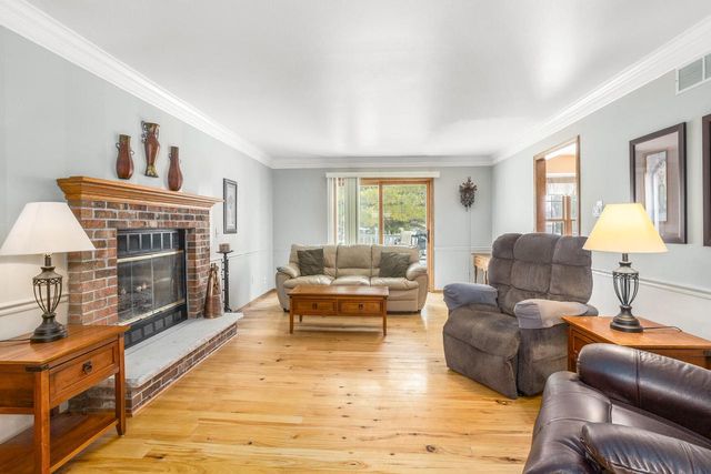 724 Overland TRAIL, Grafton, WI 53024