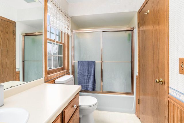 724 Overland TRAIL, Grafton, WI 53024