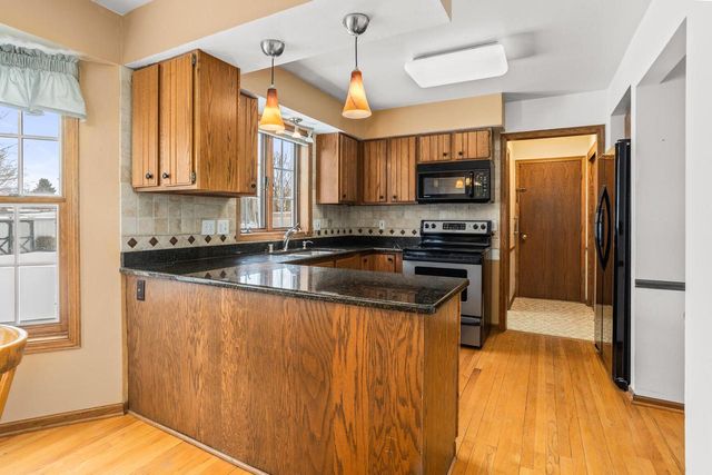 724 Overland TRAIL, Grafton, WI 53024