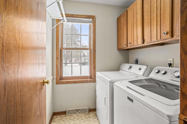 724 Overland TRAIL, Grafton, WI 53024