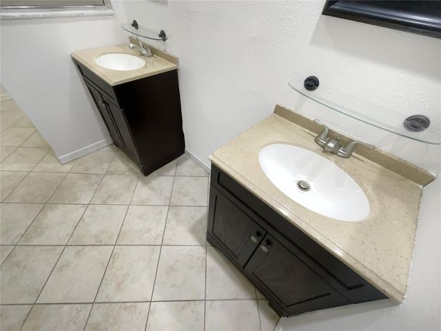 605 SAND RIDGE DRIVE, Valrico, FL 33594