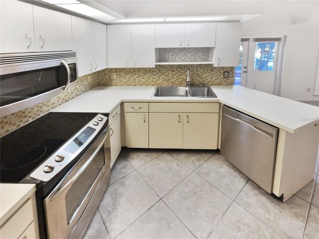 605 SAND RIDGE DRIVE, Valrico, FL 33594