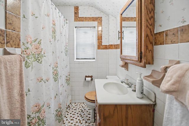 859 WYNDOM TER, Secane, PA 19018