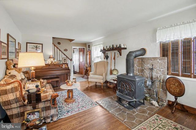 859 WYNDOM TER, Secane, PA 19018